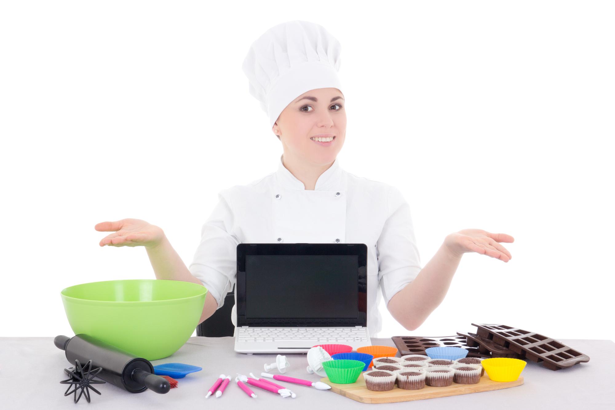 Lezione online: chef mostra tecnica di frittura